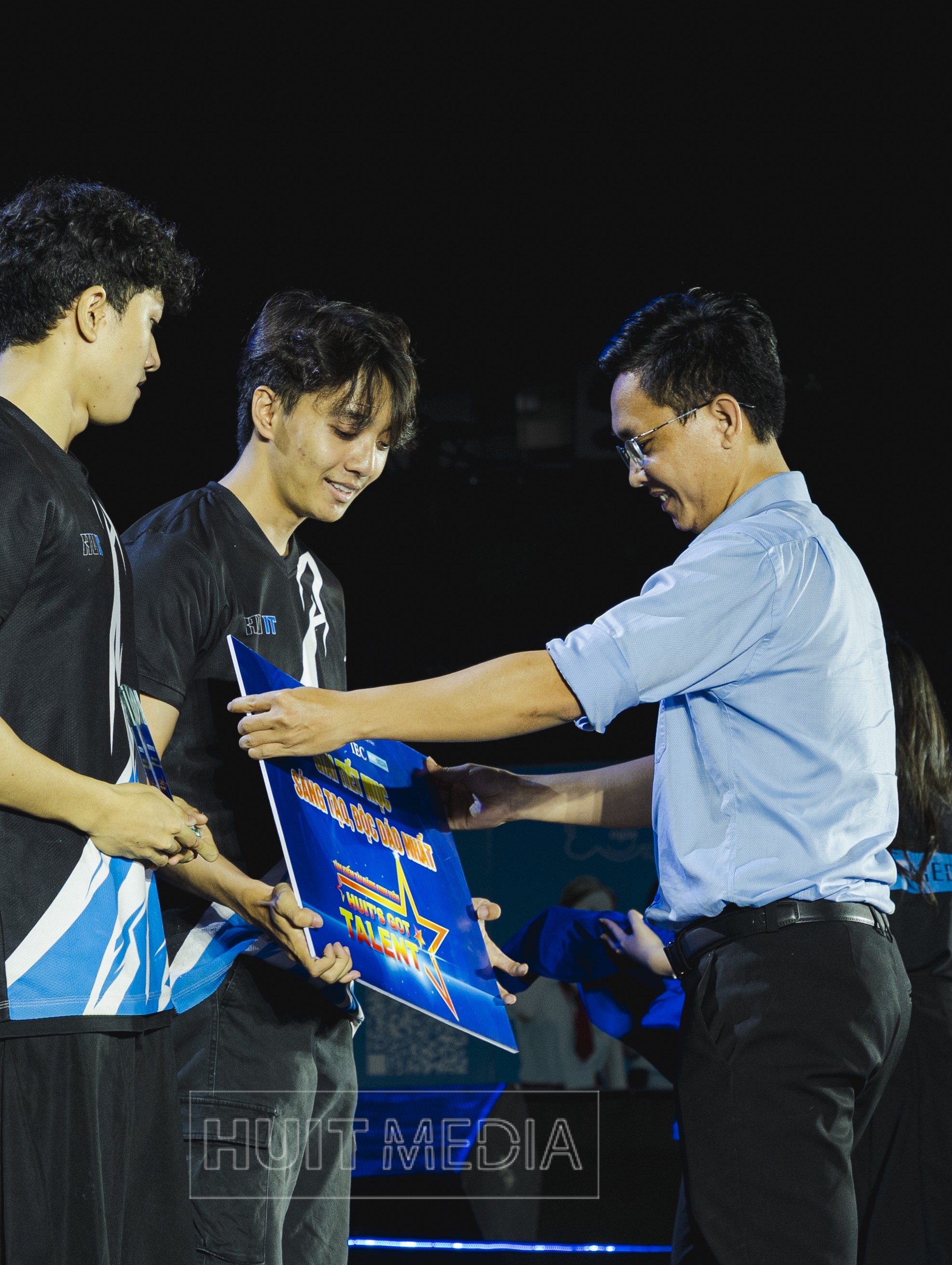 Đạt giải thưởng HUIT's Got Talent
